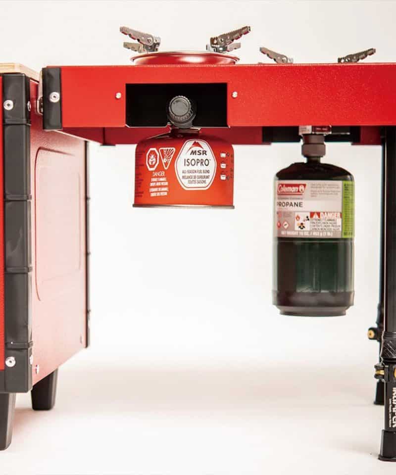 Aioks tiene todo lo que necesita para comer y cocinar4 personas al aire libre, todo en UNA caja.Pesa 9 kg por lo que es facil de transportar