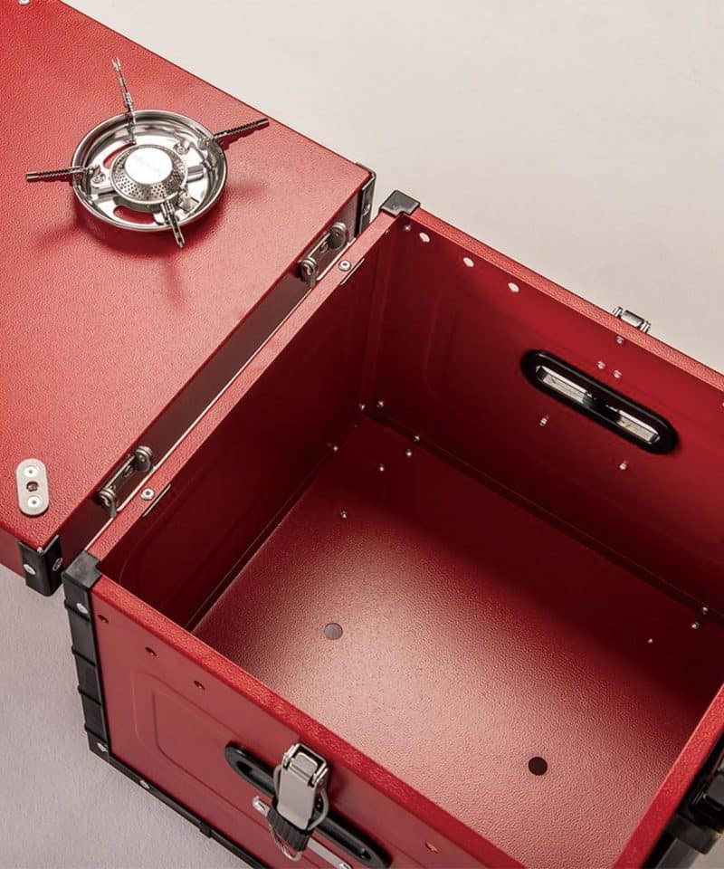 Aioks tiene todo lo que necesita para comer y cocinar4 personas al aire libre, todo en UNA caja.Pesa 9 kg por lo que es facil de transportar