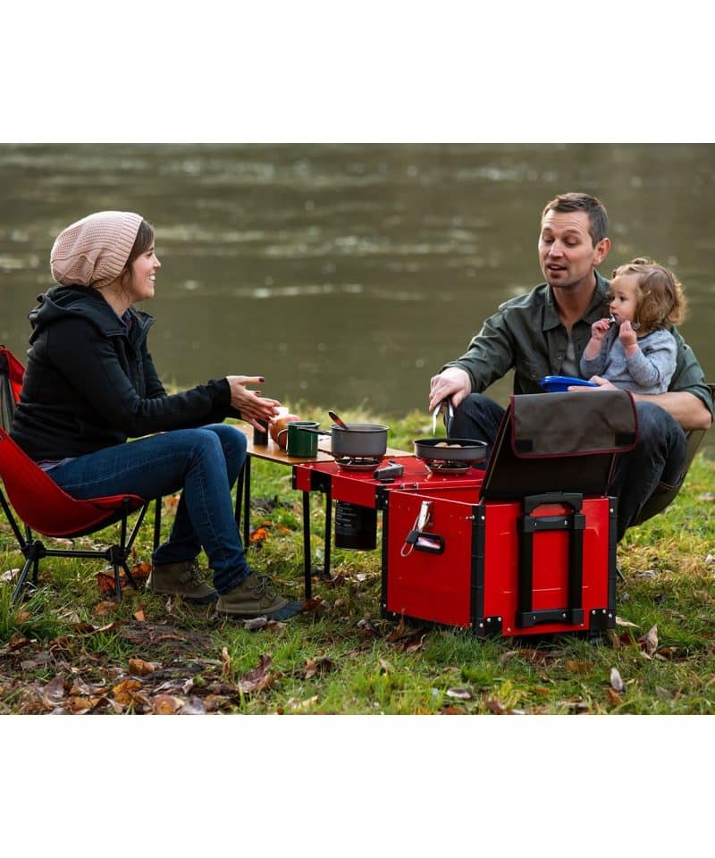 Aioks tiene todo lo que necesita para comer y cocinar4 personas al aire libre, todo en UNA caja.Pesa 9 kg por lo que es facil de transportar
